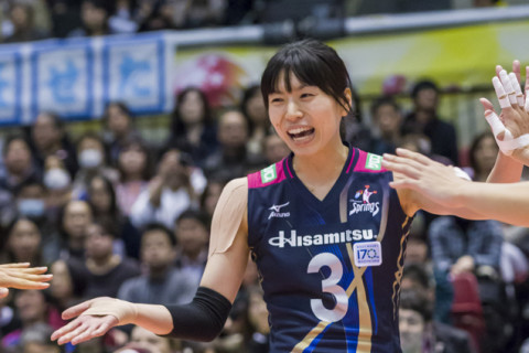 バレー全日本代表復帰、新鍋理沙「中田監督とまた一緒にできるのが嬉しいです」 サムネイル