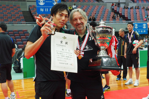黒鷲旗　ＪＴが連覇　越川優インドアでの有終の美を飾る サムネイル