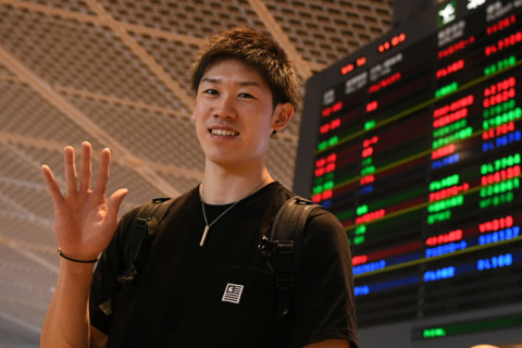 石川祐希、イタリアに出発「怪我が多いことは、卒業後について考える理由の一つ。怪我を治して、勝ちに貢献したい」 サムネイル