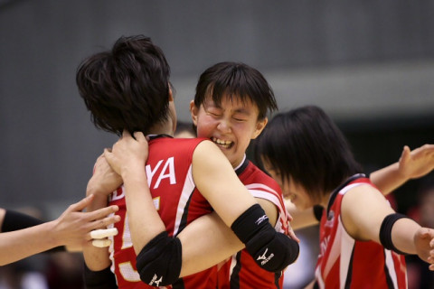 2017皇后杯女子ファイナルラウンド準々決勝結果　久光製薬がデンソーにフルセットで敗れ、６連覇を逃す サムネイル