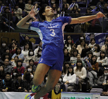 伏見がジャンサを開眼 東レがパナに３−０勝ち サムネイル