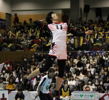 試合の鍵を握るのは体育館？　ジャンプサーバーに影響  Vプレミア男子ファイナル６ サムネイル