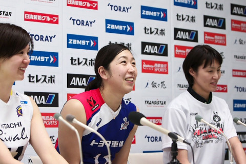 Vリーグオールスターゲーム女子大会　V・プレミアリーグ　栗原恵「懐かしい感覚がよみがえりました」、長岡望悠「ファンの皆さんに元気な姿をお見せしたかった」 サムネイル