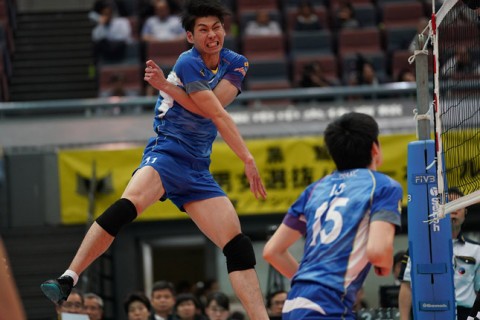 黒鷲旗男子準決勝　東レ談話　戸嵜「勝負所の２段トスを決め切るのが自分の仕事」他 サムネイル