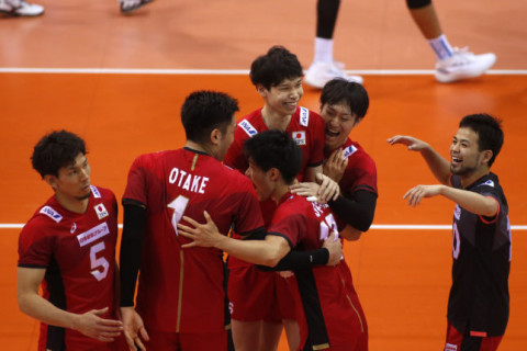 全日本男子、アルゼンチンにフルセットで勝利。福澤達哉「両サイドのトスが速くなり、相手ブロックを破れた」　ネーションズL サムネイル