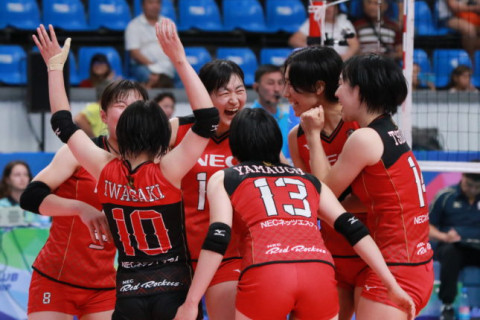NEC・金子隆行監督、公式戦初勝利。タイのSupreme VCにフルセットで競り勝つ　2018アジアクラブ女子選手権 サムネイル