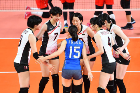全日本女子、全員がコートに立ち、開催国インドネシアに快勝。初戦を白星で飾る　第18回アジア競技大会 サムネイル