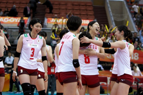 井上琴絵「ミハイロビッチのスパイクは絶対に上げようと思っていた」石井優希「チーム全体で熱く冷静にプレーできた」　2018世界選手権セルビア戦コメント サムネイル