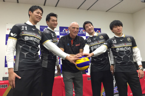豊田合成、2018/19開幕・新入団選手会見　横井GM「ただバレーボールの試合をするだけではなく地域の人やファンが交流を深めるような場所にしたい」永露「優勝に貢献できる選手になりたい」 サムネイル