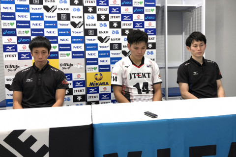 ジェイテクト浅野「ラリーのときに、早く攻撃しなきゃいけないということで、１本目の返しや２本めが早くなりすぎた」山内「VC長野ホームの松本よりは（ホームで）やりやすかった」 サムネイル