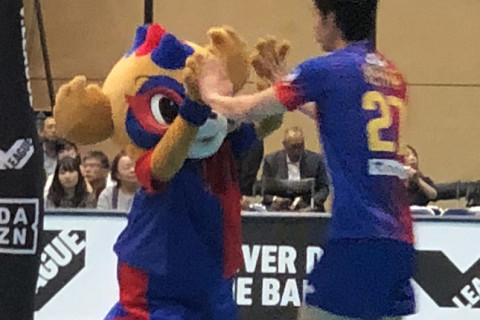 豊田合成、JTに粘り勝ち　パナソニック6連勝　V1リーグ男子 サムネイル