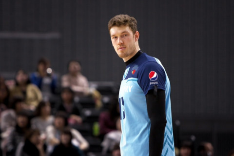 サントリーまさかのストレート負け　ＪＴ、パナソニック、豊田合成、東レが４強　天皇杯 サムネイル