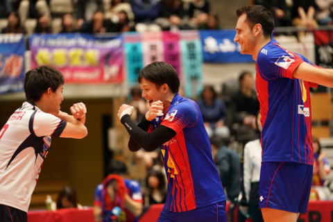 FC東京サントリーにセットをとるも及ばず　長友「サポーターの方の声は自分たちの背中を押してくれる」ロディ監督「今日は満足です」 サムネイル