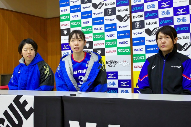 内瀬戸真実「トヨタ車体は前向きないいチーム」山岸あかね「試合序盤にもっと拾えていれば」　V1リーグ女子12月1日深谷大会会見コメント