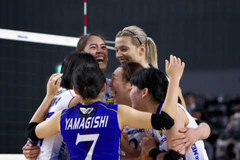 埼玉上尾がJTに3-1で勝ち、初の準決勝進出。久光製薬、NEC、トヨタ車体も4強入り。　皇后杯準々決勝 サムネイル