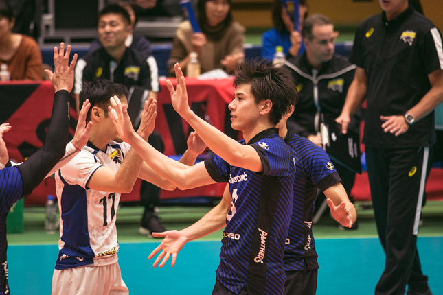 パナソニック１セット目は競り合うが快勝　今村貴彦「もっと決定力をつけてサーブを伸ばしたい」川村慎二監督「今村には思い切り行け、汗をかけと」