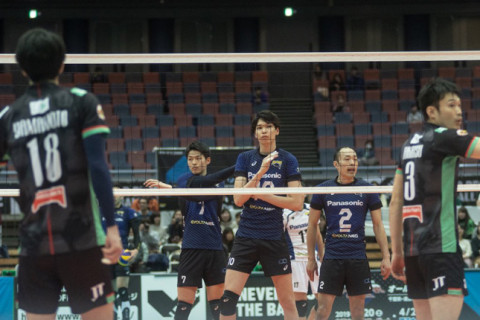 パナソニック快勝１位通過を決める　東レが連勝３位に浮上　V1リーグ男子ファイナル６ サムネイル