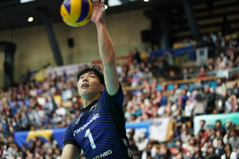 清水邦広復帰もサントリー競り勝ち　JTと東レも勝利　ファイナル３への切符は２４日に持ち越し サムネイル