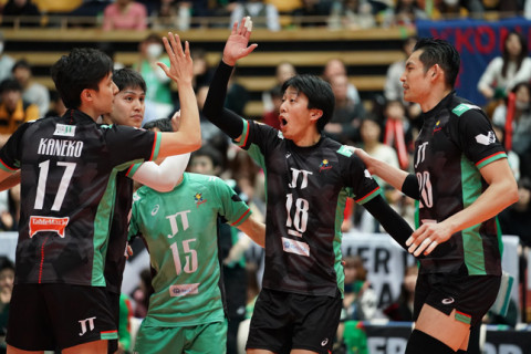 JTと東レがファイナル３進出を決める　V1リーグ男子ファイナル６ サムネイル