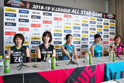 姫路・金杉由香「セッターの時は竹下監督のイメージでコートに入りました」 プレステージ・北原勉監督「竹下監督がトスを上げるとセッター陣から感動の声が」　2018/19 V2リーグ女子オールスター記者会見 サムネイル