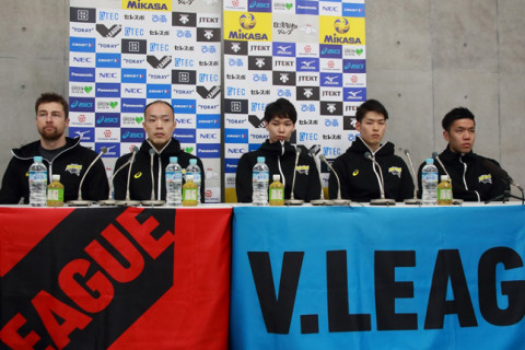 パナソニック優勝会見　川村慎二監督「目の前の1球を追い、結果として連覇となった。次はアジアクラブで優勝して世界を目指す」クビアク「JTは先週勝つチャンスがあったがものにできず、我々がチャンスを掴んだ」 サムネイル