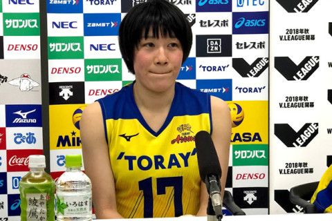 東レ　黒後愛「来週はもっと粘りのあるバレーをできたら」石川真佑「初めてこういう経験をさせてもらって、高校よりもレベルの高いバレーだったので、来週自分の力が発揮できるように頑張っていきたい」 サムネイル