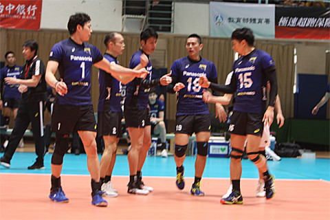 パナソニック、香港に快勝　福澤達哉「清水（邦広）と1年ぶり以上に一緒にスタメンで嬉しい」2019アジアクラブ選手権男子大会 サムネイル