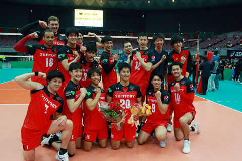 フォト：黒鷲旗男子決勝（サントリー米山・ムセルスキー他、パナソニック清水・クビアク他） サムネイル
