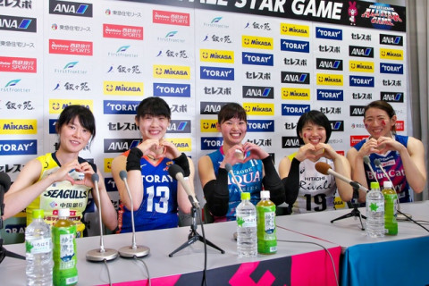 岡山・宮下遥「クラン選手にトスを上げたことが嬉しかった」東レ・菅野幸一郎監督「鍋谷選手が私をコートに呼んでくれました」　2018/19 V1リーグ女子オールスター記者会見 サムネイル