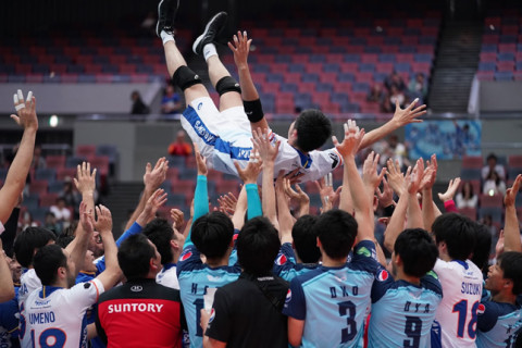 決勝はパナソニックとサントリーに　阿部裕太「悔いのないバレー人生でした」第68回黒鷲旗男子結果 サムネイル