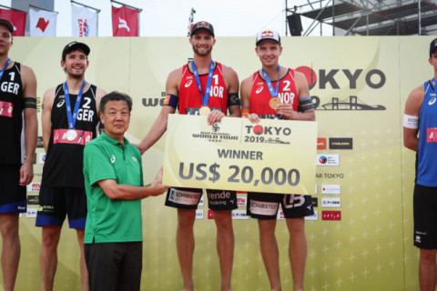 男子はノルウェーのモール/ソロム組、女子はブラジルのベドナズキ/リズボア組の優勝で幕を閉じる。FIVBビーチバレーボールワールドツアー2019 4-star東京大会 サムネイル