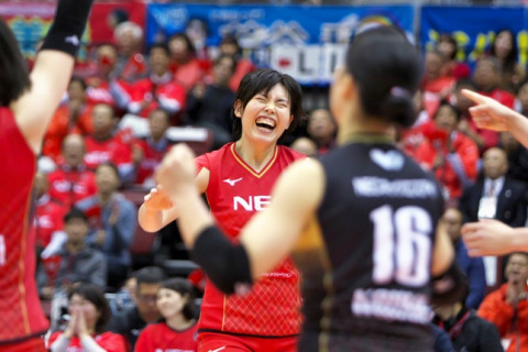 今季初の交流戦。NECと岡山がホームでJT、東レの連勝を止める。デンソーは無傷の９連勝　V1女子 サムネイル
