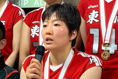 東九州龍谷・荒木彩花「3度目の正直。全員で日本一を勝ち取れたことがただただ嬉しい」　春の高校バレー優勝記者会見（女子） サムネイル