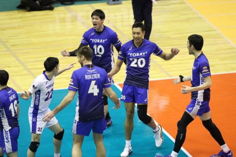 東レ6位、WD名古屋7位、FC東京8位確定　残留争いは最終日へ　V1リーグ男子 サムネイル