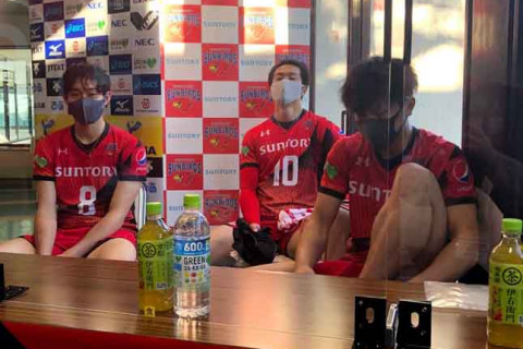 大宅真樹「マサさん（柳田）が先頭に立って声掛けをしているのを見て、僕の仕事でもあるので、真似から入りました」関田「外国人選手がいない相手に昨日勝てたのに負けてしまったのは非常に悔しい」V1男子会見 サムネイル