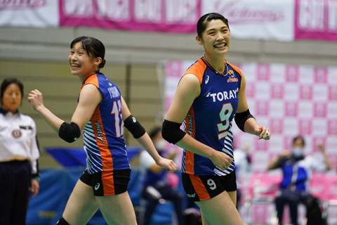 東レ・黒後愛「今日の試合は全集中常中がチーム全員でできました」、石川真佑「サーブは強弱、コースを変えて少しでも崩そうと意識している」V1女子記者会見 サムネイル