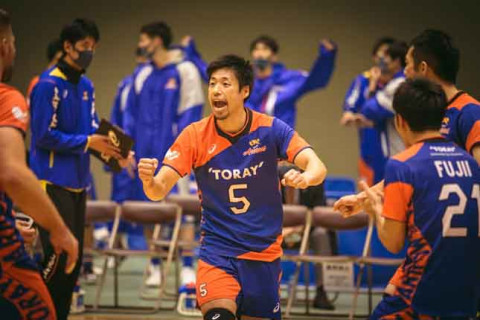 富松崇彰「逆風を跳ね返す力を僕とヨネが出して、二人でなんとか若手を乗せようとしたのがJT戦でした」V1男子東レ記者会見 サムネイル