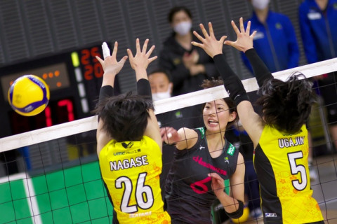準決勝の組み合わせはJT対デンソー、岡山対東レに。前回覇者の久光が敗退　令和2年度皇后杯 サムネイル