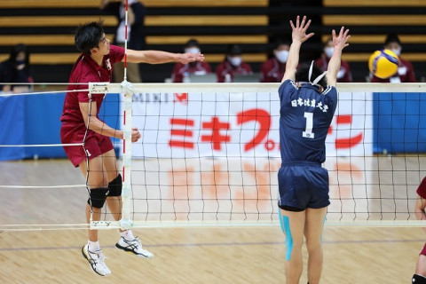 早稲田大、失セット0で4連覇。女子は鹿屋体大が4年ぶりⅤ　バレーボール全日本インカレ最終日 サムネイル