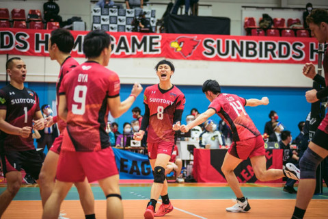 サントリーがパナソニックを下す　深津「今日はサントリーさんの前に審判と戦わねばならなかった」　FC東京対東レは発熱者のため中止　V1男子 サムネイル