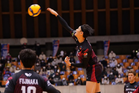 柳田将洋「東レさんがかなりプレッシャーを掛けてきたが耐えながら要所で得点できたのが勝因」山村監督「ブロックタッチとデイフェンスからの切り返しがうまくいった」V1男子会見 サムネイル