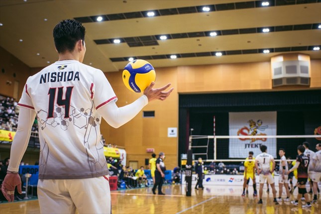 高橋監督「堺さんの強いサーブ、アタッカー陣に苦しめられた」西田有志「（イエローカードの場面は）ボールが上がっていたので、それで違う判定なら抗議すべきだった」ジェイテクト会見