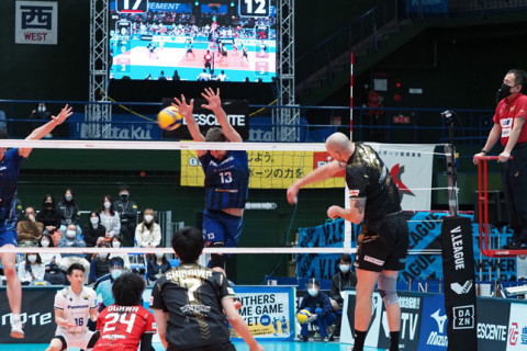 パナソニックがWD名古屋をストレートで下し2位堅持　堺が東京にフルセットで勝利　V1男子 サムネイル