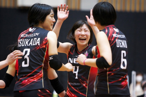 NECが日立にフルセット、岡山が姫路にストレートで勝ち、ともに2連勝。デンソーはトヨタ車体にストレート勝利し、1勝1敗　V1女子 V Cup サムネイル