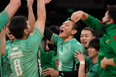 サントリーが首位浮上　大分三好今季初白星　JT広島がエントリオ無敗の名古屋に土をつける　V1男子 サムネイル