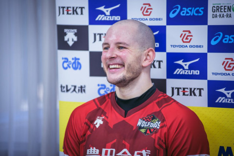 クレク「クビアクにバレーを学び、教えてもらったようなもの。リスペクトしているし、だからこそ勝ちたい」近裕崇「パナソニックさんのほうが試合巧者だった」 サムネイル
