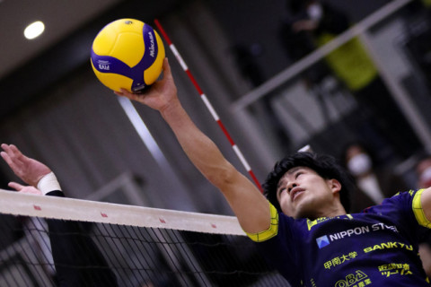 上位陣が順当勝ち　VC長野・戸嵜嵩大「昨日より雰囲気良く入れたがセットを取り切れなかったのが敗因」V1男子 サムネイル