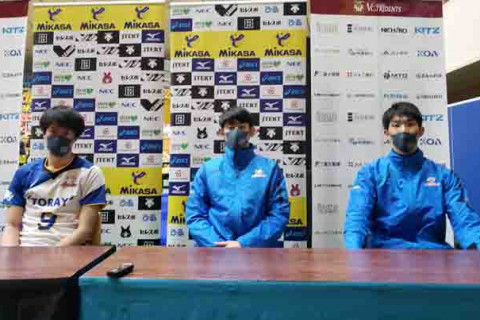 落合一貴「またチャンスがもらえるよう頑張りたい」篠田監督「VC長野さんのブロックディエフェンスがよかった」東レ会見 サムネイル