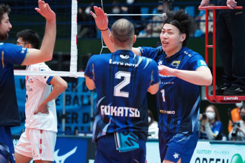 清水邦広「東レはサーブで攻めてくるので、しっかりとサイドアウトを取りたい」小宮雄一郎「古巣ですが力まないようにします！」パナソニック会見 サムネイル