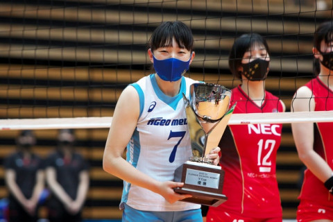 埼玉上尾がNECを3-1で破り、優勝。久光がJTに3-1で勝ち、3位に　V1女子 V Cup サムネイル